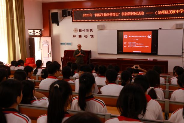 弄岗活动1.JPG 弄岗活动1.JPG