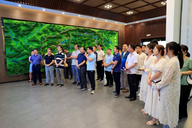 调研考察照片1.jpg 调研考察照片1.jpg