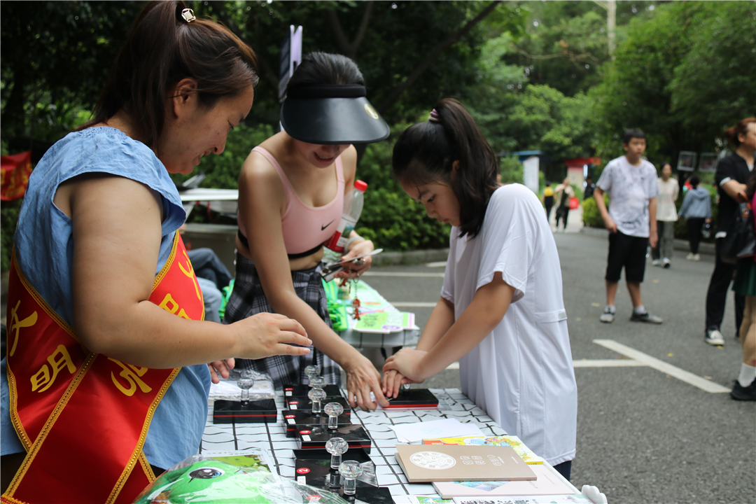 莲花山7.png 莲花山7.png