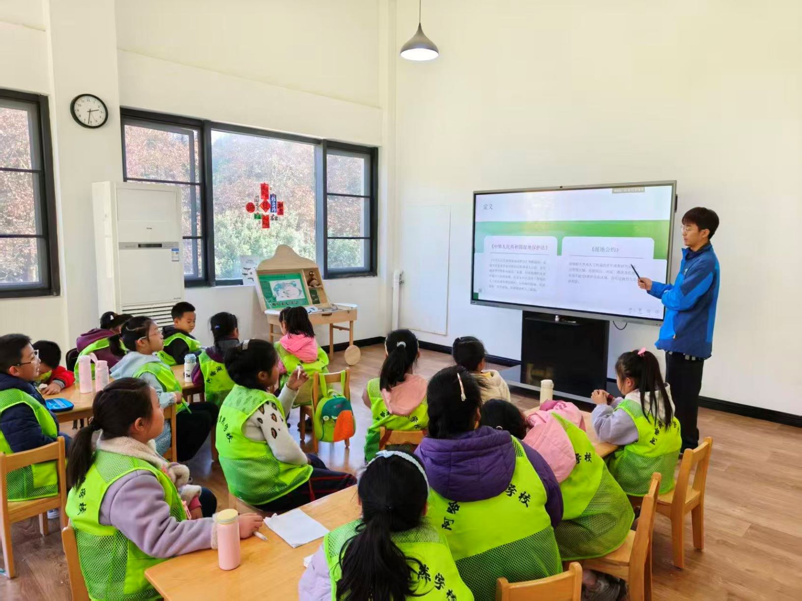 2科普教育教室.jpg 2科普教育教室.jpg